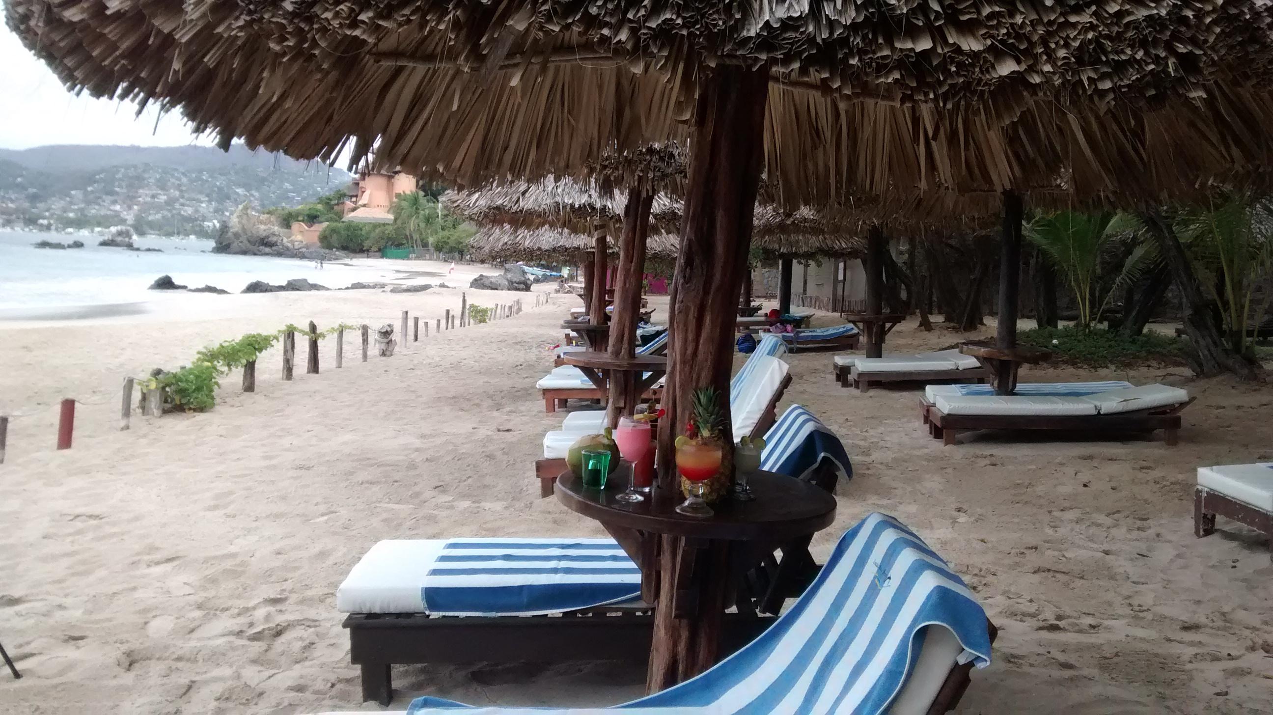 Hotel Catalina Beach Resort Zihuatanejo Exteriör bild