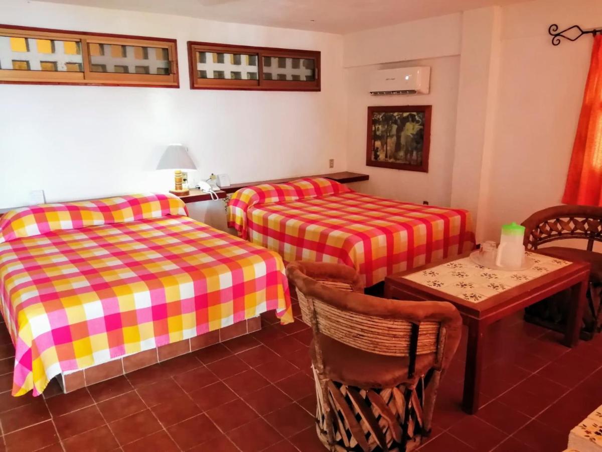 Hotel Catalina Beach Resort Zihuatanejo Exteriör bild