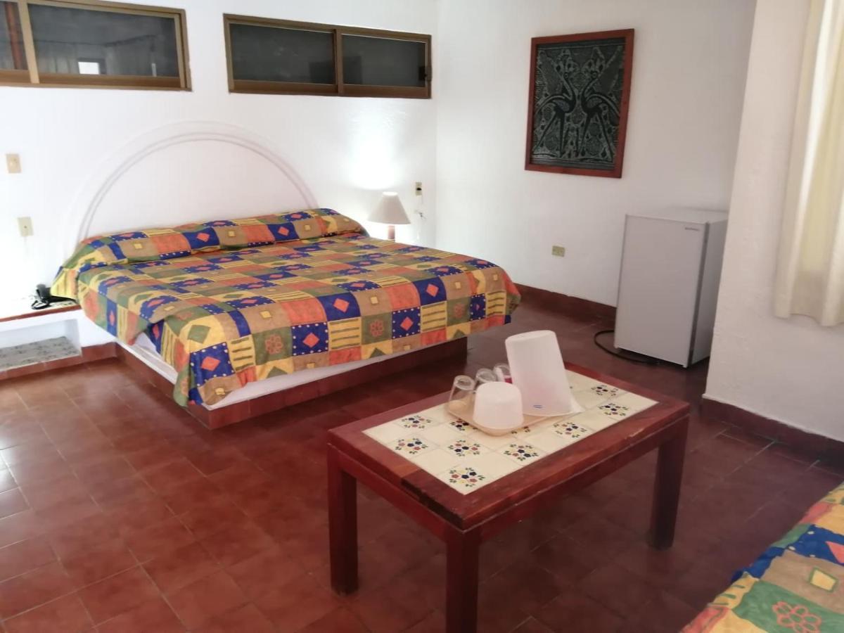 Hotel Catalina Beach Resort Zihuatanejo Exteriör bild